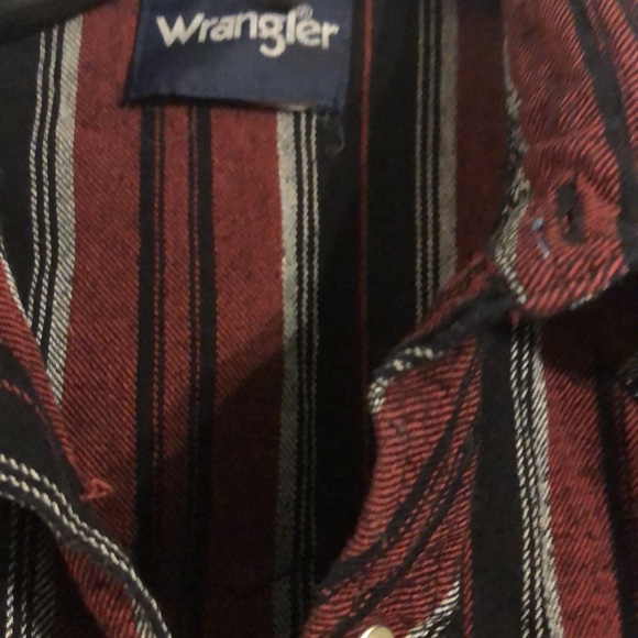 Wrangler Pearl snap shirt super cute has lots of life - Picture 2 of 4